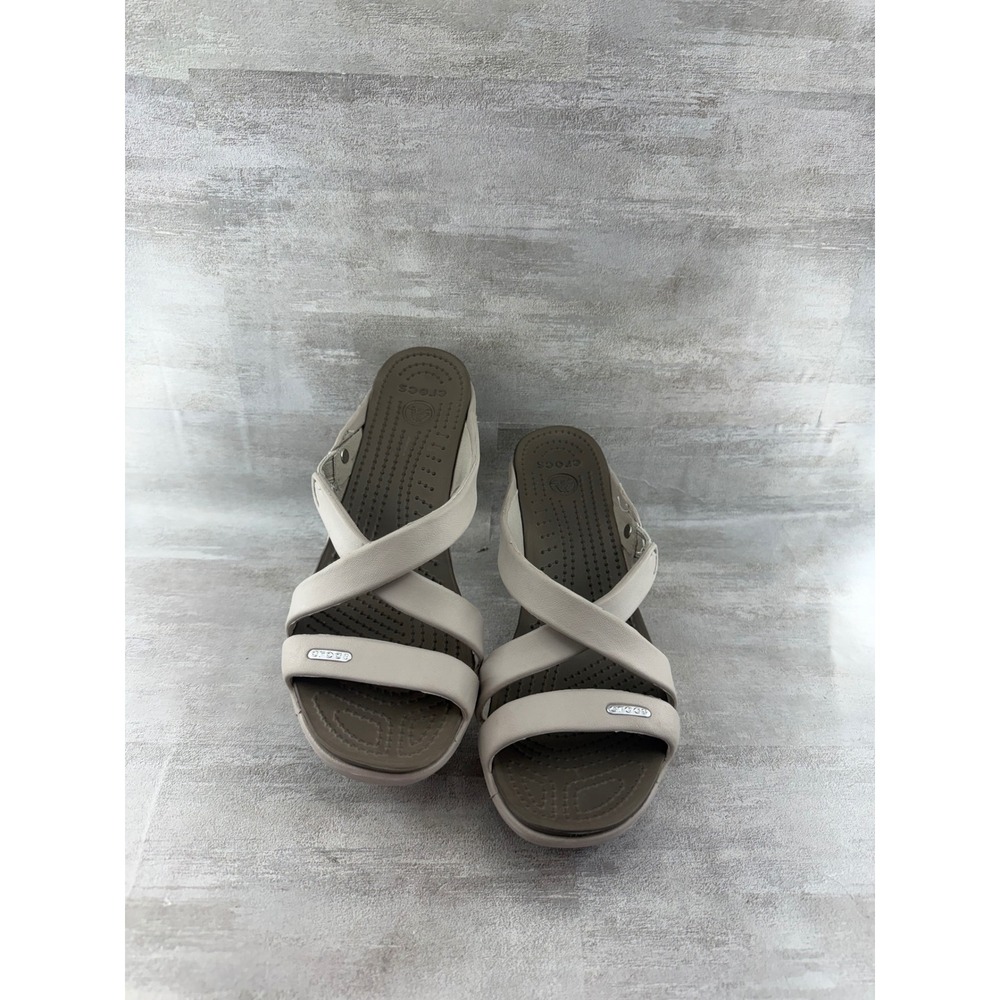 Crocs Leigh II 14558 Women Beige Mushroom Cross Strap Block Heel Sandals Sz 7